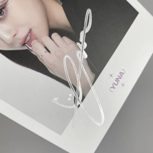 ITZY YUNA SIGNED 5TH MINI ALBUM 'CHECKMATE' OFFICIAL EVENT POSTCARD